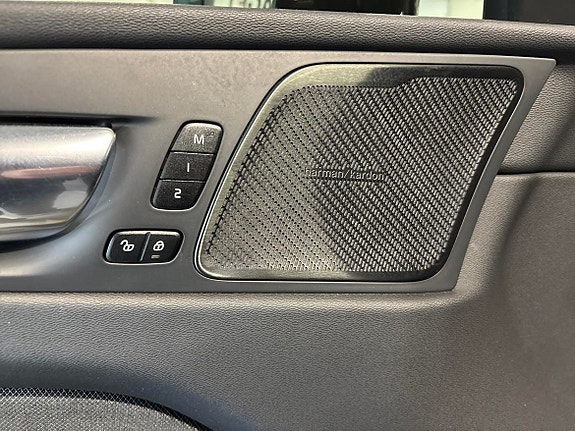 Volvo XC60 15 of 21