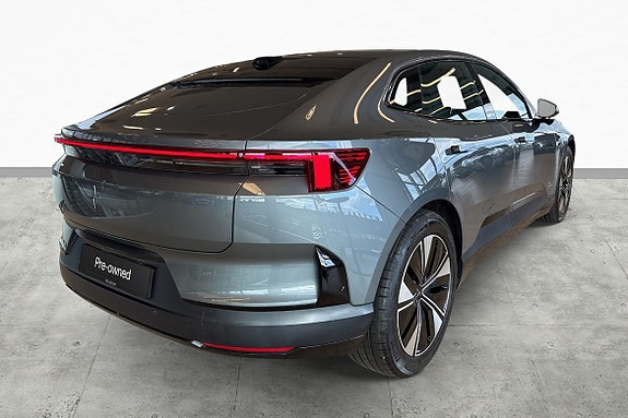 Polestar 4 8 of 30