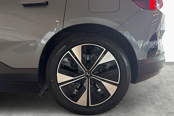 Polestar 4 5 of 30