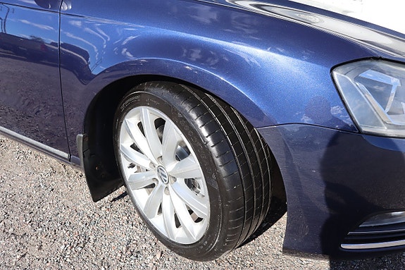 Volkswagen Passat 15 of 22