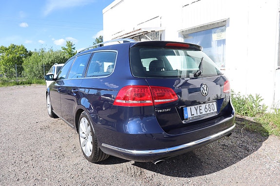 Volkswagen Passat 12 of 22