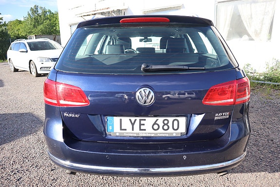 Volkswagen Passat 7 of 22