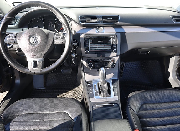 Volkswagen Passat 17 of 22