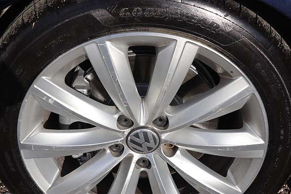 Volkswagen Passat 14 of 22