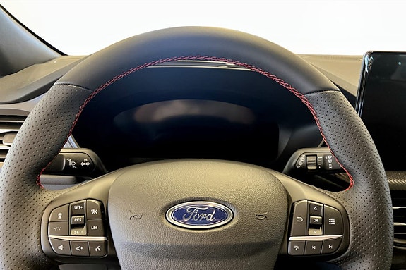 Ford Kuga 7 of 9