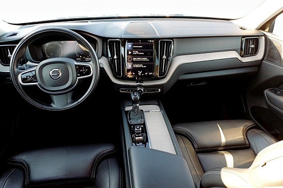 Volvo XC60 4 of 5