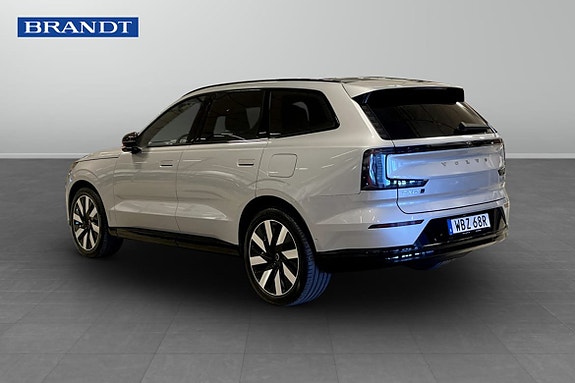 Volvo EX90 2 of 13