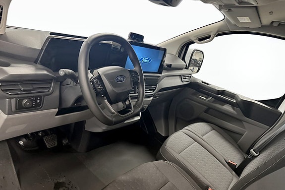Ford Transit Custom 8 of 14