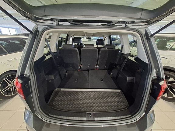 Volkswagen Touran 10 of 15