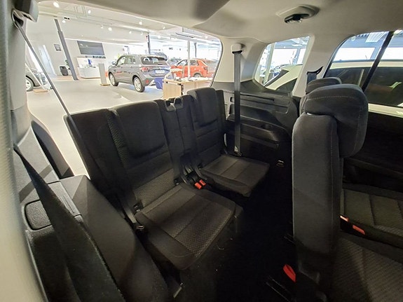 Volkswagen Touran 9 of 15