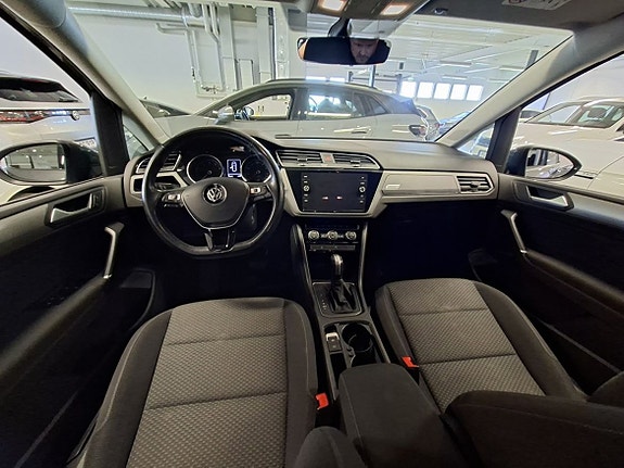 Volkswagen Touran 12 of 15