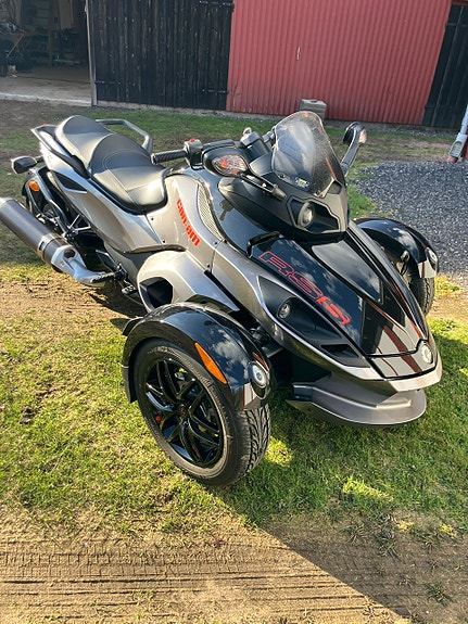 Can-Am Spyder RS 2 of 3