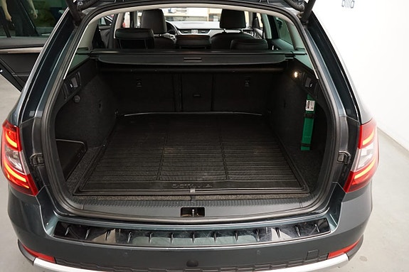 Skoda Octavia Scout 8 of 15