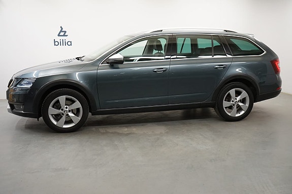Skoda Octavia Scout 2 of 5