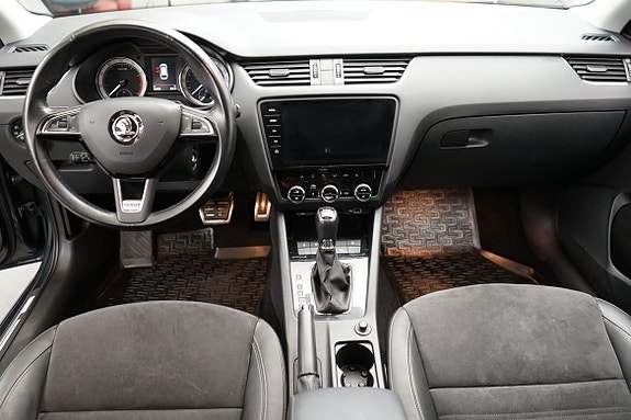 Skoda Octavia Scout 6 of 15