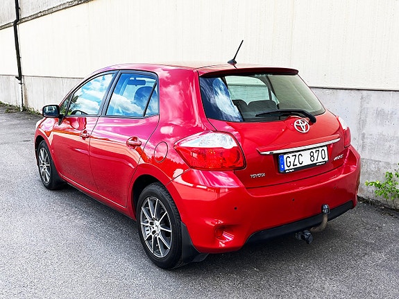 Toyota Auris 8 of 16