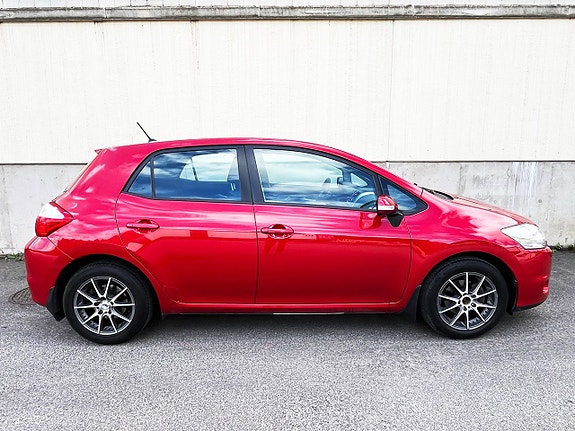 Toyota Auris 3 of 5