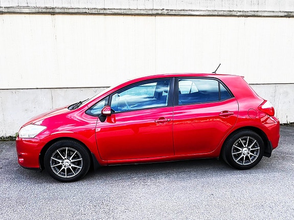 Toyota Auris 7 of 16