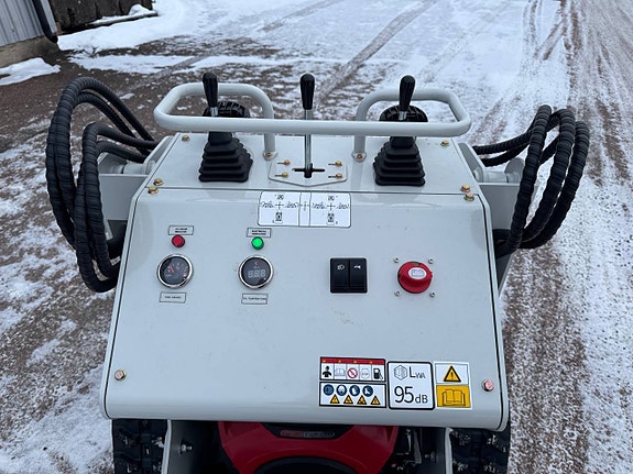 Minilastare XP-480T inkl. skopa, Honda motor (23hp) 7 of 11