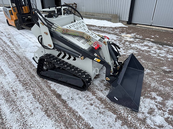 Minilastare XP-480T inkl. skopa, Honda motor (23hp) 2 of 11