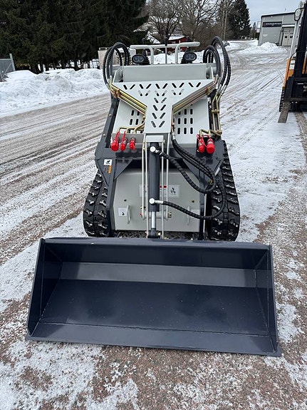 Minilastare XP-480T inkl. skopa, Honda motor (23hp) 5 of 11