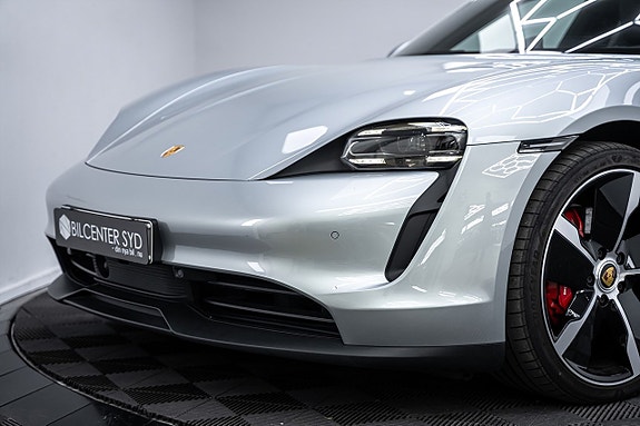 Porsche Taycan 4S 2 of 5