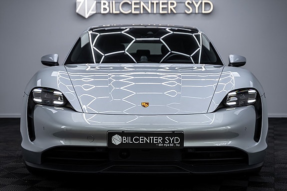 Porsche Taycan 4S 4 of 5