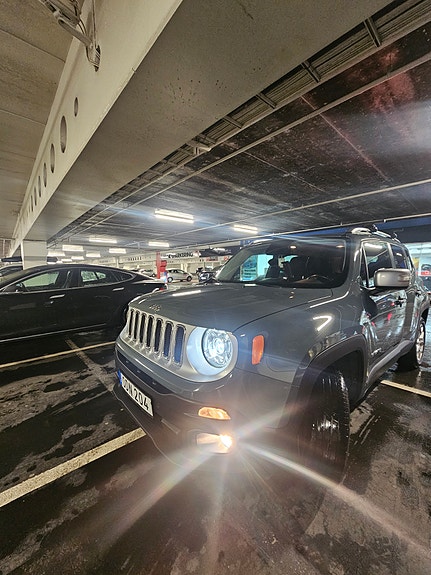 Jeep Renegade 4 of 7