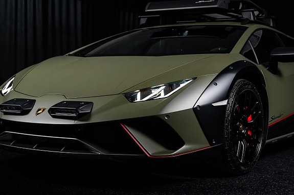 Lamborghini Huracan 3 of 5