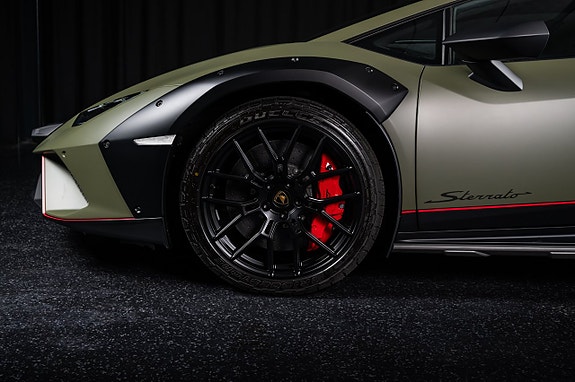 Lamborghini Huracan 8 of 25