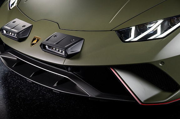 Lamborghini Huracan 4 of 5