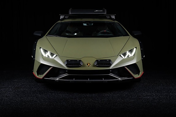Lamborghini Huracan 2 of 5