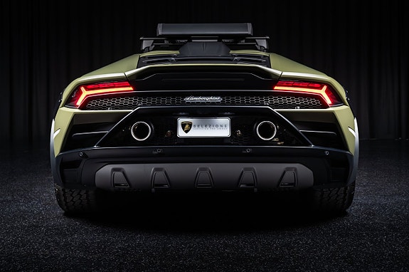 Lamborghini Huracan 15 of 25