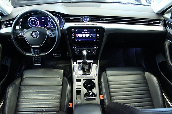 Volkswagen Passat Alltrack 11 of 13
