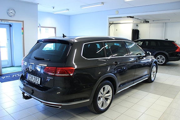 Volkswagen Passat Alltrack 6 of 13