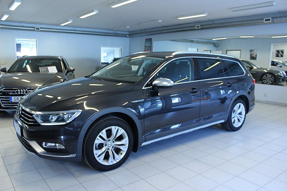 Volkswagen Passat Alltrack 3 of 5