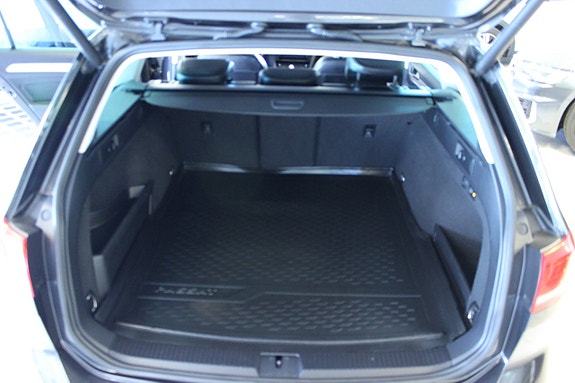 Volkswagen Passat Alltrack 10 of 13