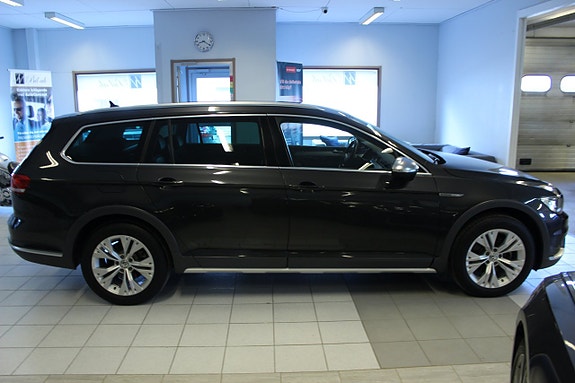 Volkswagen Passat Alltrack 7 of 13