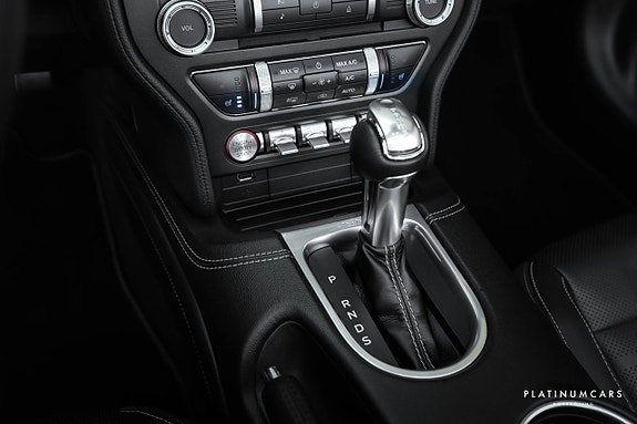 Ford Mustang 12 of 18