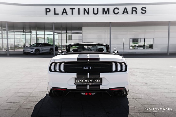 Ford Mustang 4 of 18
