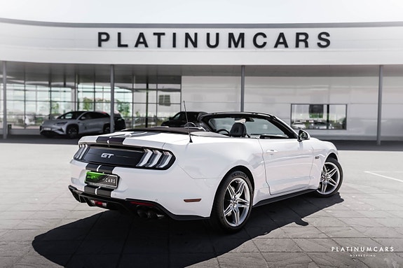 Ford Mustang 2 of 18
