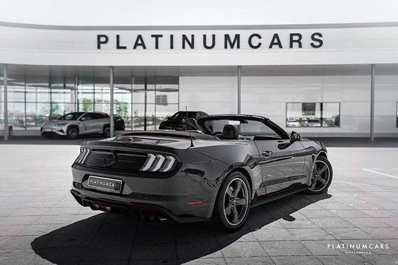 Ford Mustang 2 of 5
