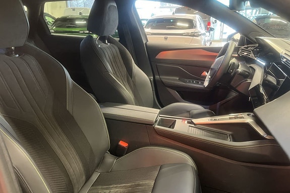 Peugeot 308 SW 8 of 17