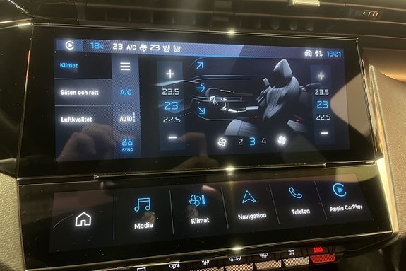 Peugeot 308 SW 15 of 17