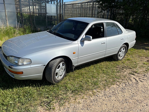 Toyota Camry 2 of 5