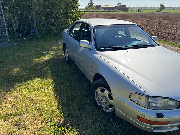 Toyota Camry 4 of 5