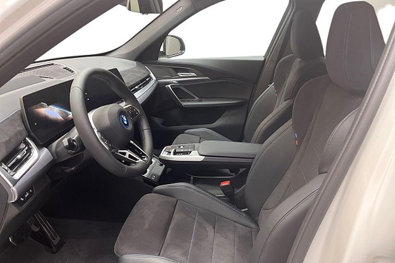 BMW iX1 9 of 15