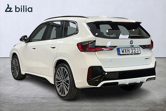 BMW iX1 5 of 5