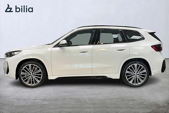 BMW iX1 4 of 5