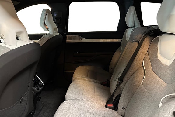 Volvo EX90 11 of 16